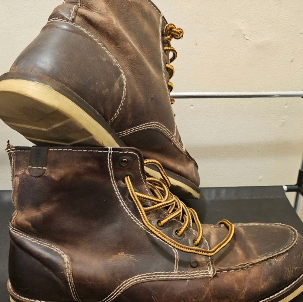 Crevo Distressed Brown Boots